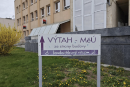 Výtah na domažlickém úřadě čeká oprava. Bezbariérový přístup bude pět týdnů omezený