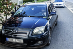 Naměřili mu 70 km/h. Pak zjistili, že nemá za volantem co dělat