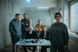 Kristýna Ryška a Kryštof Hádek jako Laura Linhartová a Adam Beneš v seriálu Stvůry