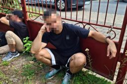 Nedělní „brigáda“ v cizím domě nevyšla. Trojici zlodějů dopadli strážníci přímo při činu