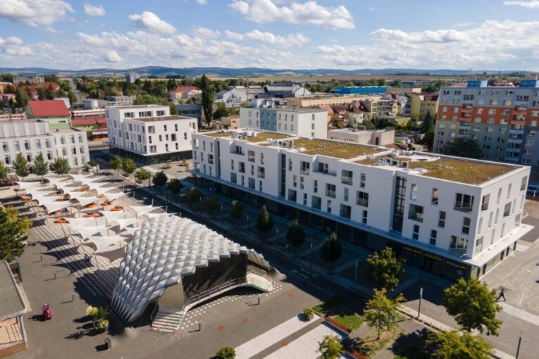 Ve Veselí nad Moravou slavnostně otevřou náměstí Míru. Shlédnout ho můžete z vyhlídkového kola 