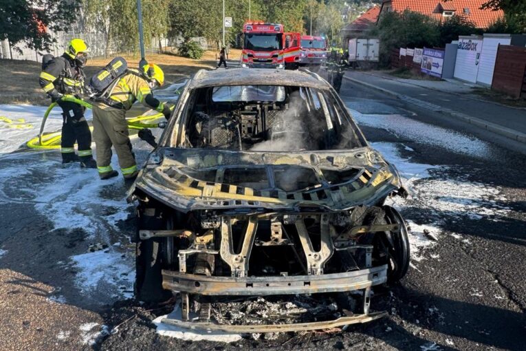 Při prasknutí potrubí ve Stodůlkách zemřel člověk, další dva muži jsou zranění