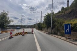 Roztocká zůstane zúžená i v září. Radnice se obávají kolon a žádají přednost pro autobusy