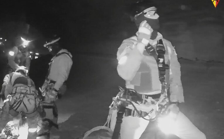 Policisté slanili z Hlávkova mostu pro muže v ohrožení života