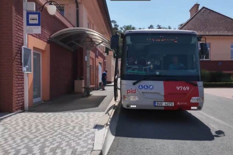 Autobusy se vracejí do areálu nemocnice. Pacienti si výrazně uleví
