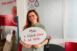 Díky transfuzím může zase morálně žít. Darujte také!