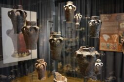 Historická keramika z Loštic bude mít vlastní poštovní známku