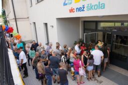 Novou přístavbu školy si prohlédly stovky lidí