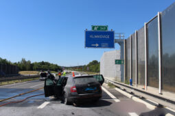 Hledají se svědkové nehody tří vozů na D1. Policie přinesla nové podrobnosti