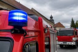 Hradečtí hasiči hnali vodu kilometr do kopce. Trénovali lesní požáry