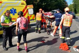 Na okraji Hlohovce se srazila motorkářka s cyklistou. Oba se těžce zranili, přiletěl vrtulník