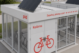 Kolo zamknete mobilem a pojedete vlakem. V Pečkách a Světicích vzniknou chytré kolárny