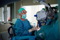 Nemocnice Kyjov voperovala pacientovi multifokální nitrooční čočku nové generace