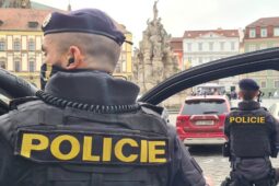 Potyčka fotbalových fanoušků v centru Brna před utkáním: Policisté vyzývají svědky