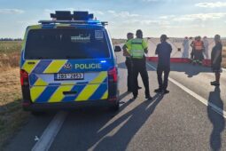 Silnici první třídy I/53 uzavřela tragická nehoda u Branišovic: Zemřely dvě ženy