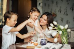 Superdávka narazila na první problémy. Tisíce lidí o podporu přišly, vláda už chystá další změny