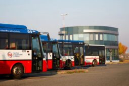 Mobilní centrum vyráží za cestujícími. Poradí, jak cestovat integrovanou dopravou, a zastaví v Jílovém, Mělníku i jinde