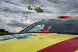 Jediná žena zastavila u nehody. Záchranáři tleskají statečné zachránkyni  