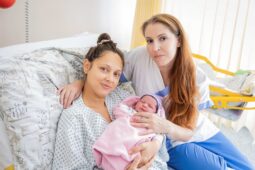 Ve zlínské porodnici padla letošní tisícovka. Postarala se o ni malá Nikola