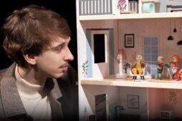 V příbramském divadle uvádí hru Modrý z nebe