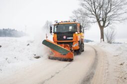 Silničáři zahajují zimní přípravu. Kapacita skladů soli je z většiny naplněna