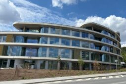 Motol otevřel onkologické centrum za pět miliard. Kapacita péče vzroste o 40 procent