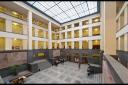 Bezplatná právní poradna se v říjnu vrátí do Škodova paláce