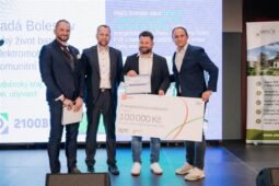 Baterie z elektromobilů míří do školy. V Boleslavi pro ně našli nové využití