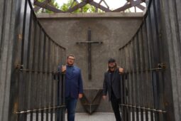 Z ohořelé ruiny vznikla kaple s trnovou korunou. Bohnický hřbitov dostává zpět svou dominantu