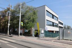 Škola na Zlíchově se bude věnovat i žákům se specifickými potřebami. Umožní to moderní pavilon