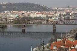 Výtoňský most zpevní uhlíkové lamely. Mají mu pomoci vydržet do roku 2028