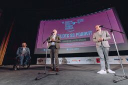 Šipkaři dorazili jen pár hodin před projekcí. Festival odstartoval předpremiérou