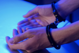 Čtyřiašedesátiletou ženu přepadl na polní cestě a pokusil se ji znásilnit. Po třech měsících ho policisté našli!