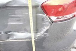 Naboural zaparkované auto a ujel! Policie hledá svědky