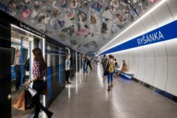 Stanice metra D se budou jmenovat Nusle a Ryšánka. Jméno konečné Praha ještě hledá