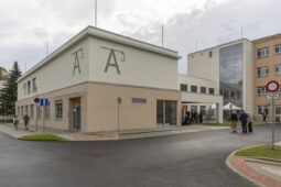 Kroměřížská nemocnice dokončila přístavbu. Nový urgentní příjem otevře na podzim
