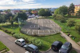 Řidiči v Jarošově získali 40 nových parkovacích míst