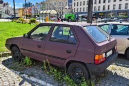 Parkoviště bez vraků. Nový program má uvolnit místa po nepoužívaných autech