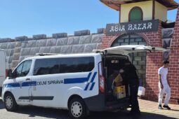 VIDEO: Celníci zasáhli na tržnici v Hatích 