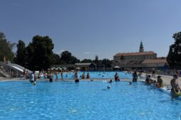 Koupaliště Bajda sezonu nekončí. Plavci si užijí ještě první zářijový týden