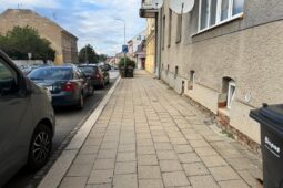 Kojetínská ulice se dočká nového chodníku