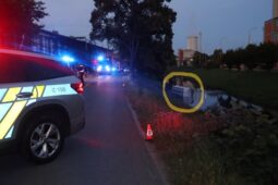 Opilý řidič skončil s dodávkou v Dřevnici. Nadýchal přes 3 promile
