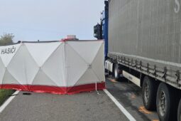Tragická nehoda na Ivančicku: Při čelním střetu zemřela spolujezdkyně