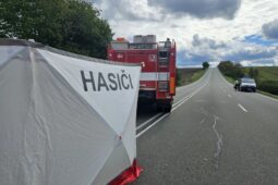 Další tragická nehoda v jediném dni na silnici I/43. U Voděrad zemřel řidič