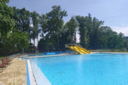 Otrokovice prodlužují koupací sezonu. Koupaliště zůstane otevřené ještě týden