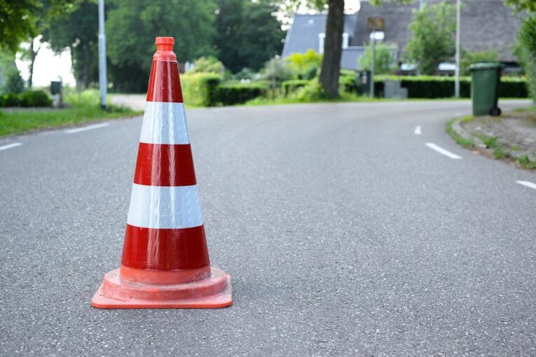 Obnova elektrické sítě omezí dopravu Nad Ovčírnou a U Lomu. Práce potrvají do června