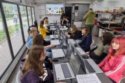 Nymburští školáci si osahali technologie budoucnosti. Tiskli, řezali a tvořili