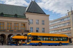 Elektřina poráží naftu. DSZO vychází provoz elektrobusů a trolejbusů na polovinu