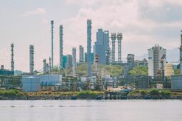 Energie dál zdražují. Ministr průmyslu hovoří o další energetické krizi, vláda chystá zásah