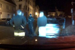 Vyjížďka bez řidičáku: Mladistvý chlapec v autě převážel kamaráda